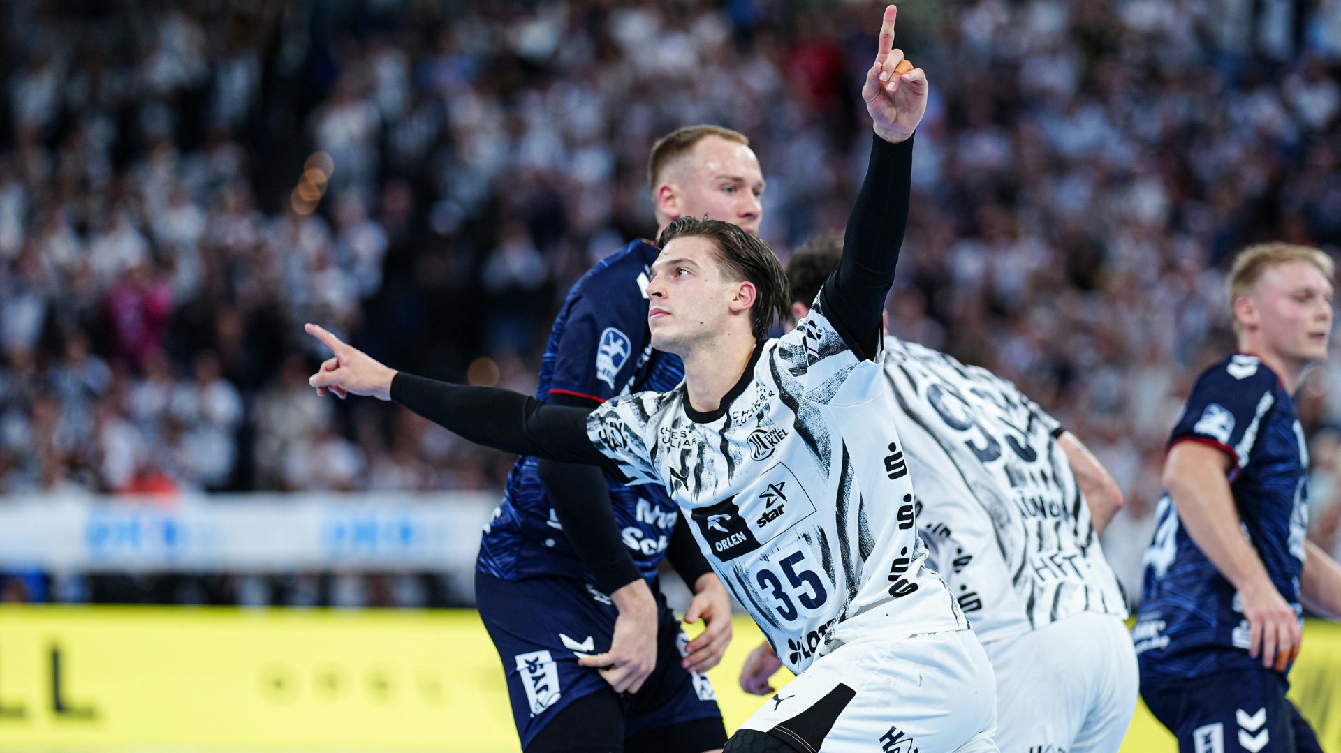 Kiel gibt Derbysieg gegen Flensburg aus der Hand