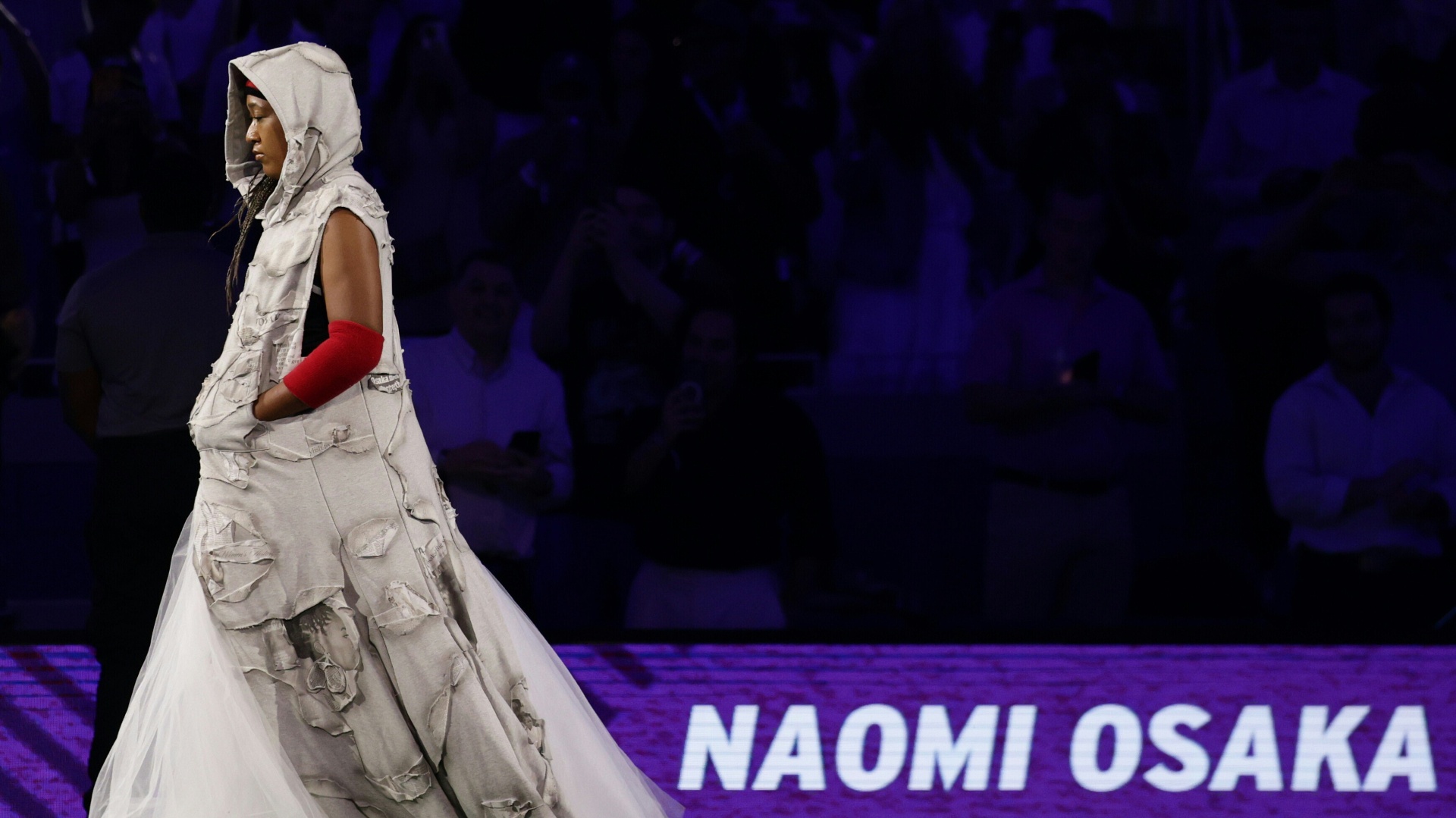 Osaka mit nächstem Mode-Statement - Tribut an Iverson