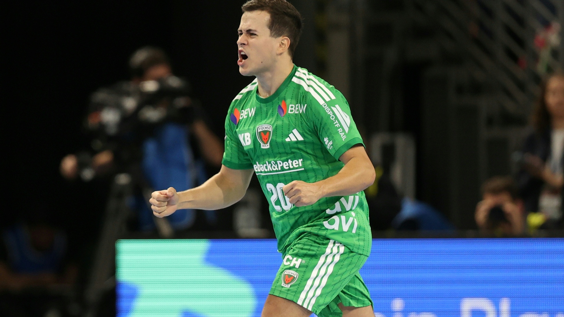 Handball: Füchse erreichen Zwischenziel in Porto