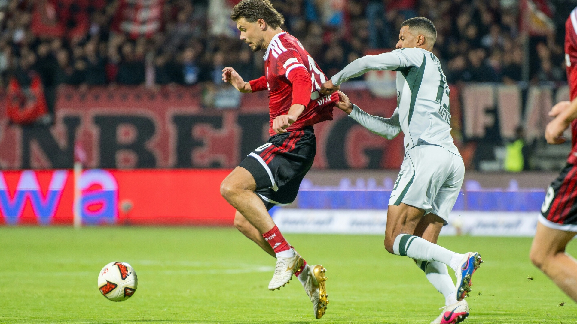 Wolfsburg rettet spät einen Punkt im Topspiel in Nürnberg