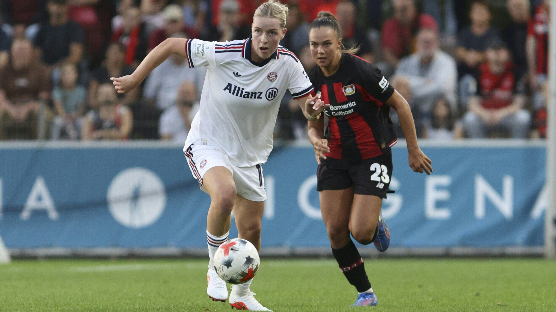 Trotz zweifachem Rückstand: Bayern-Frauen schlagen Leverkusen