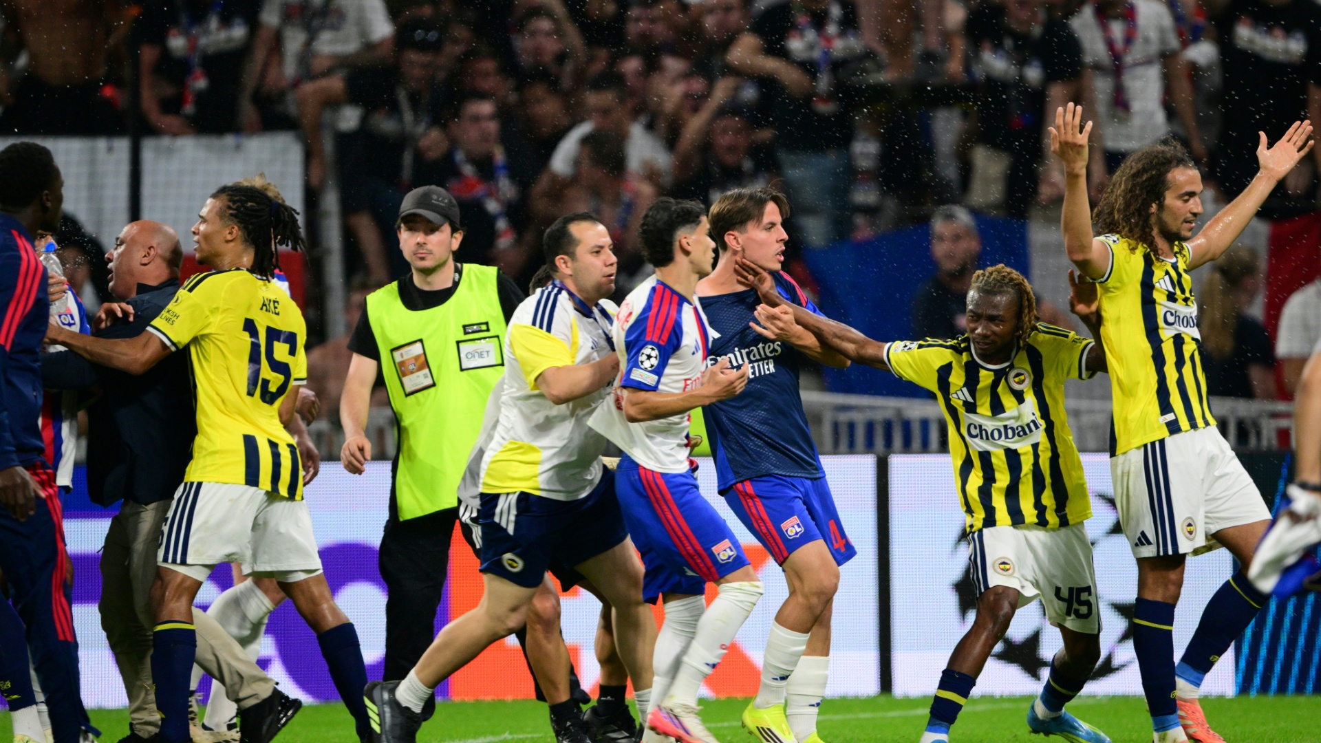 Nach Eklat in Lyon: UEFA sperrt Fener-Profi Guendouzi