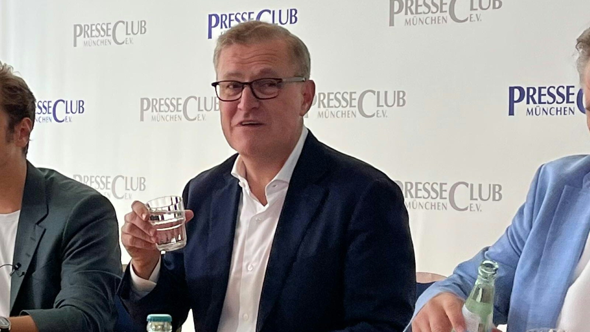 Regionalliga-Reform: Bayern-Boss Dreesen unterstützt DFB
